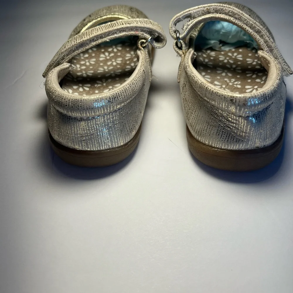 See Kai Run gold‎ Mary Jane’s size 7 toddler